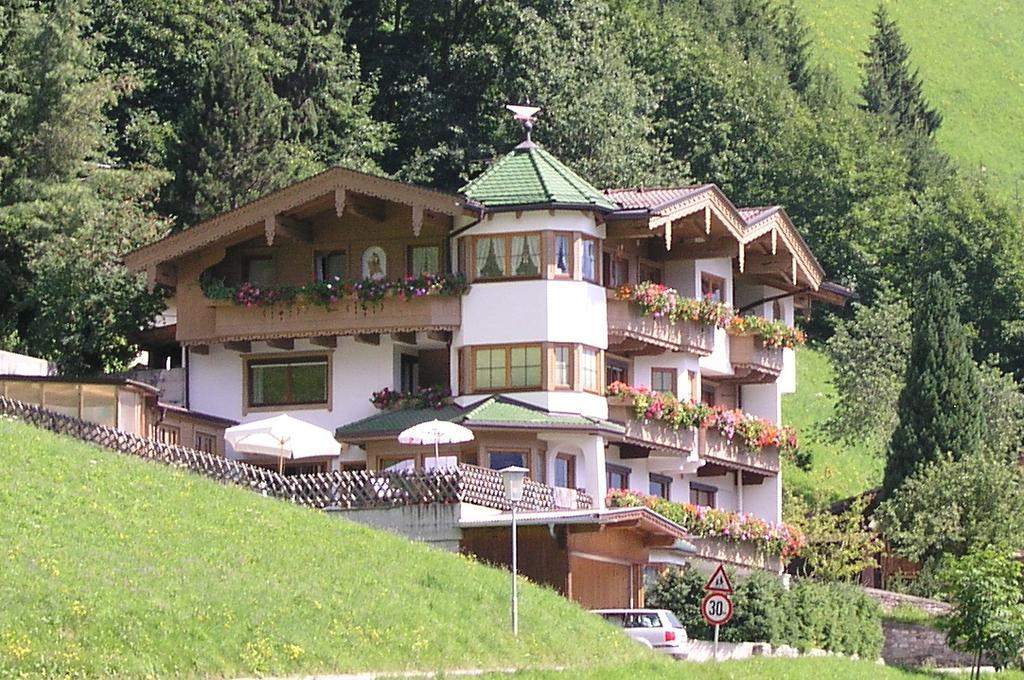 Haus Am Sonnenhang Finkenberg Exterior photo